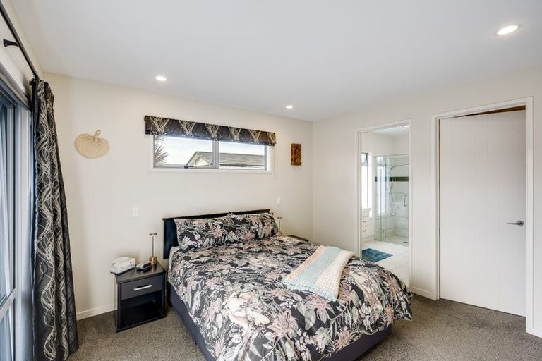 Photo of property in 72 Orotu Drive, Poraiti, Napier, 4112