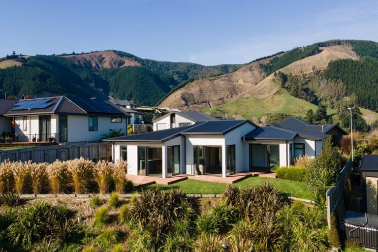 Photo of property in 30 Huntaway Close, Stoke, Nelson, 7011