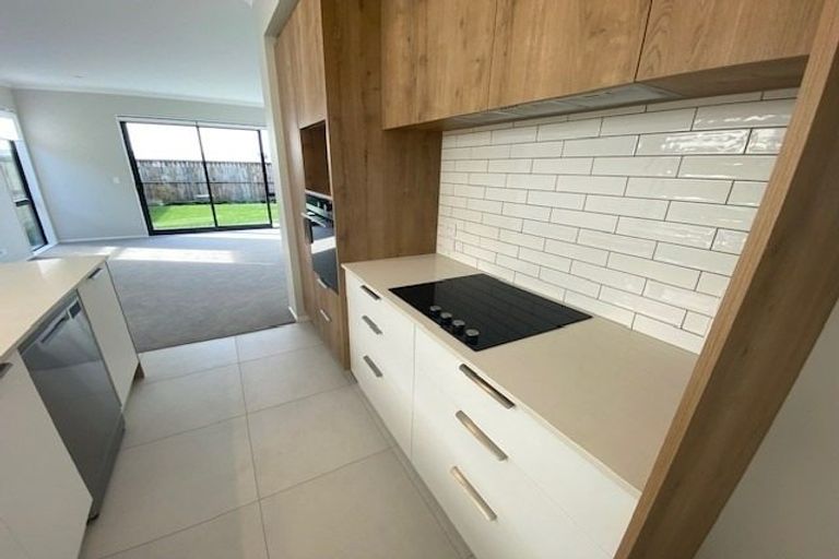 Photo of property in 120 Symes Drive, Red Beach, 0932