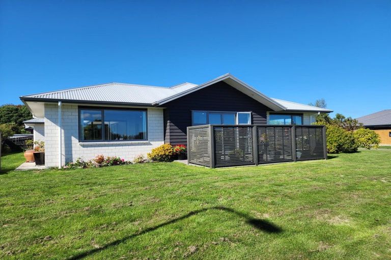 Photo of property in 24 Barry Curtis Place, Levin, 5510