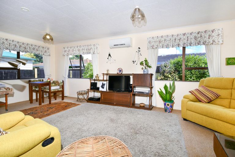 Photo of property in 94 Roberts Road, Te Atatu South, Auckland, 0610