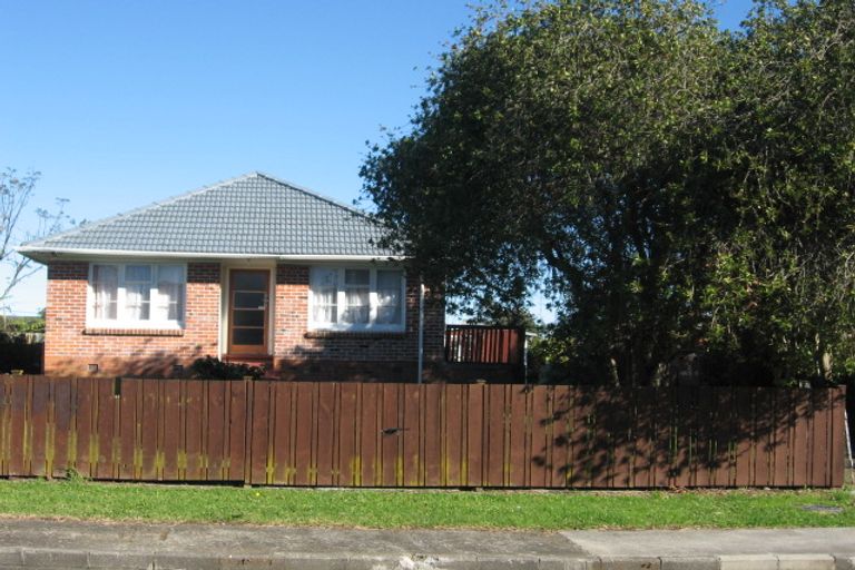 Photo of property in 2 White Road, Manurewa, Auckland, 2102