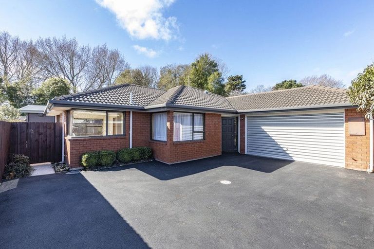 Photo of property in 2/24 Woodbury Street, Avonhead, Christchurch, 8042