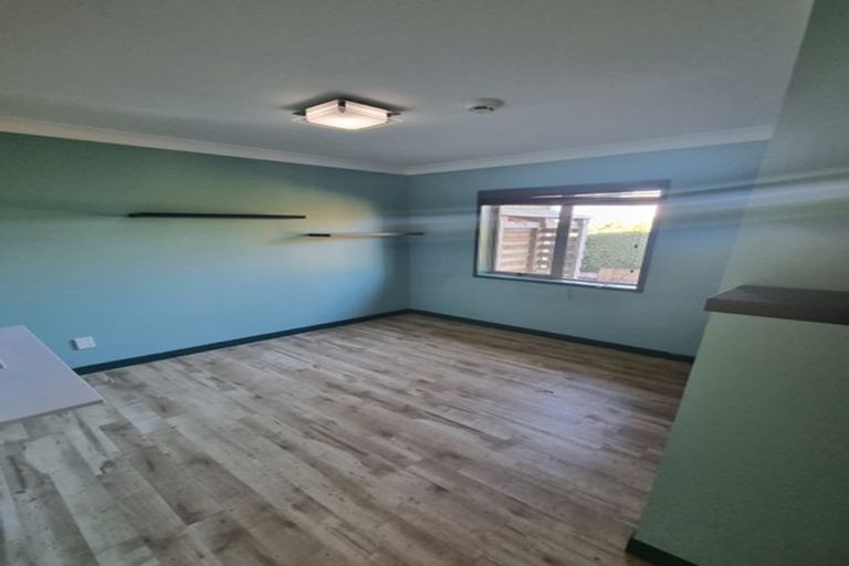 Photo of property in 15 Epic Way, Newlands, Wellington, 6037