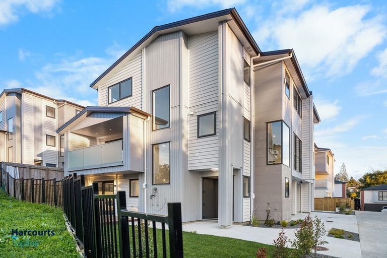 Photo of property in 30 Routley Drive, Glen Eden, Auckland, 0602