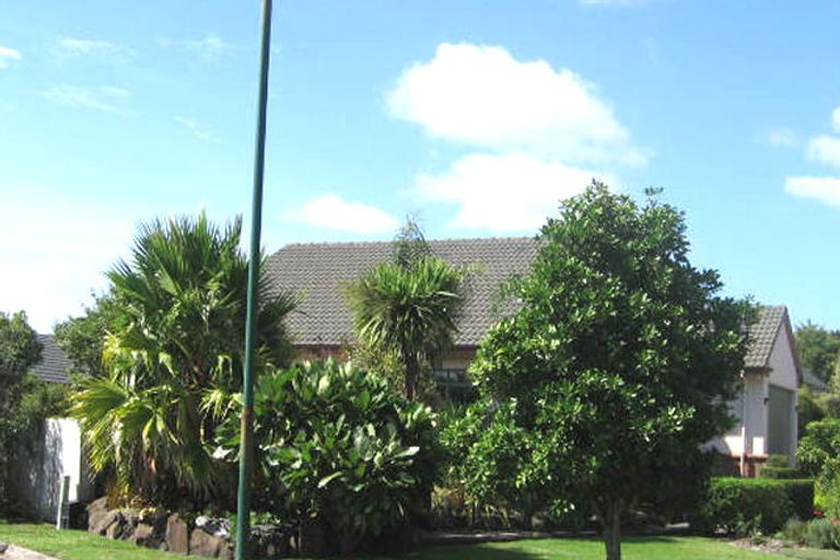 Photo of property in 10 Graven Court, Henderson, Auckland, 0612