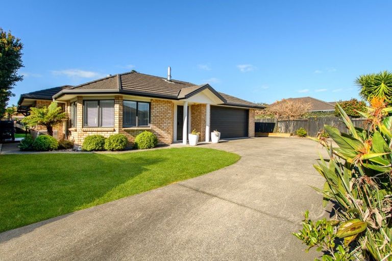 Photo of property in 17 Andalusian Place, Papamoa Beach, Papamoa, 3118