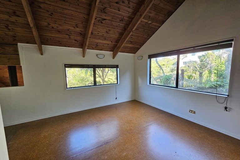 Photo of property in 52 Sunnyhaven Avenue, Beach Haven, Auckland, 0626