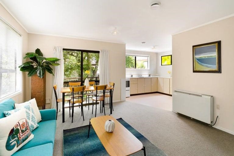 Photo of property in 111 Seymour Road, Sunnyvale, Auckland, 0612