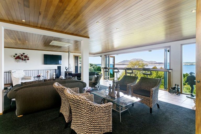 Photo of property in 809 Acacia Bay Road, Acacia Bay, Taupo, 3330