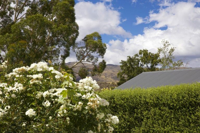 Photo of property in 19 Hall Road, Bannockburn, Cromwell, 9384
