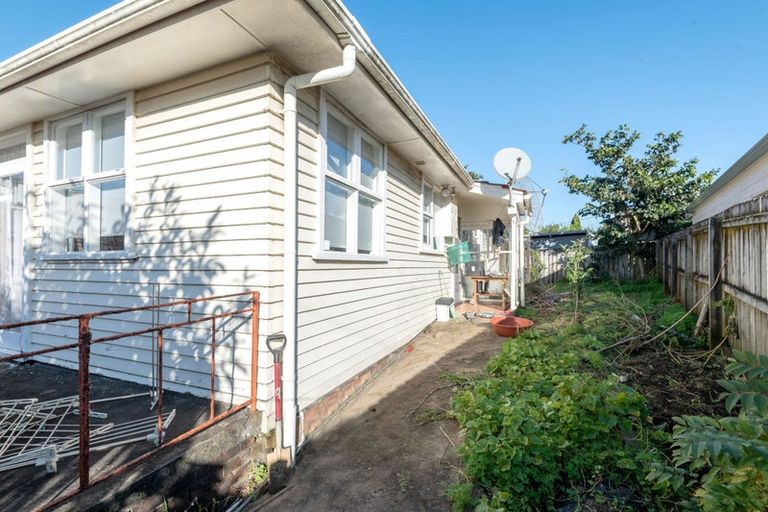 Photo of property in 1/174 Lake Road, Northcote, Auckland, 0627