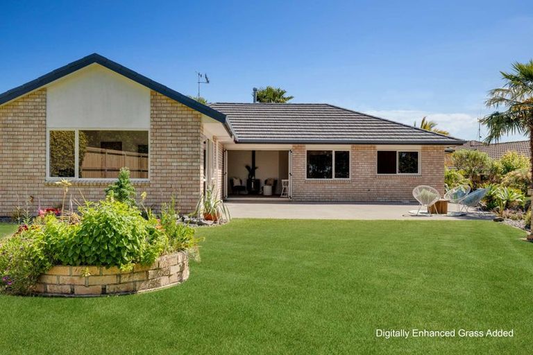 Photo of property in 52 Lysaght Place, Welcome Bay, Tauranga, 3112