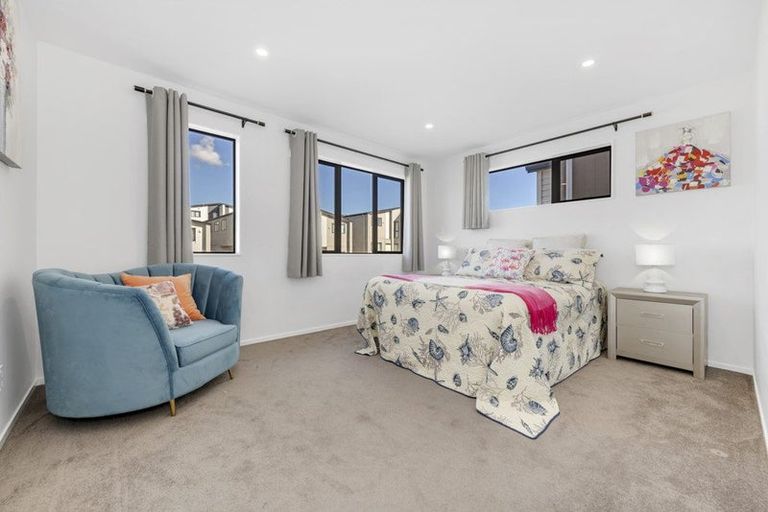 Photo of property in 8 Frontier Lane, Flat Bush, Auckland, 2019