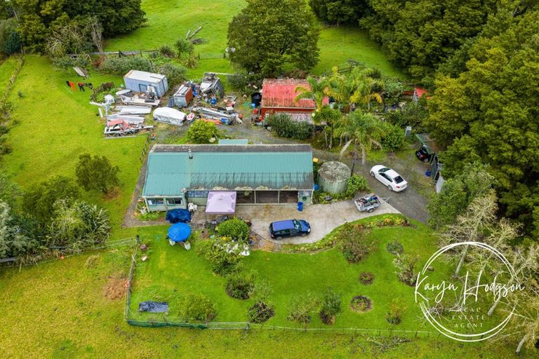 Photo of property in 14 Woodland Road, Maungaturoto, 0588