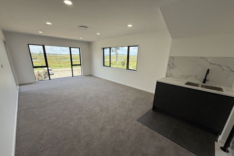 Photo of property in 21 Catalina Avenue, Rosehill, 2113