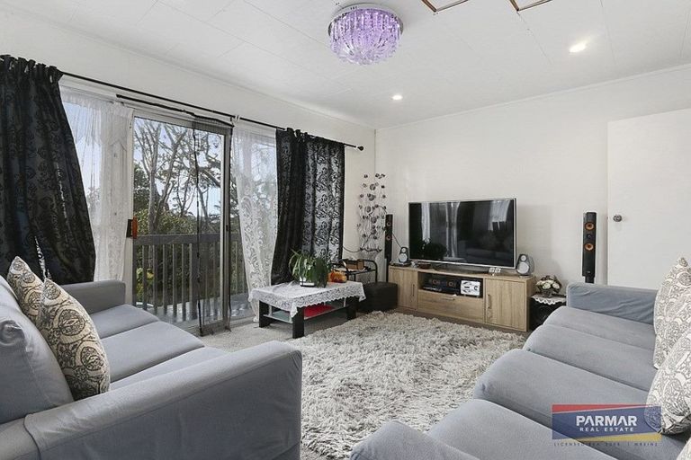 Photo of property in 64 Reynella Drive, Massey, Auckland, 0614