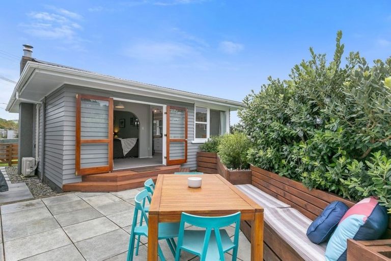 Photo of property in 64 Mark Avenue, Paparangi, Wellington, 6037