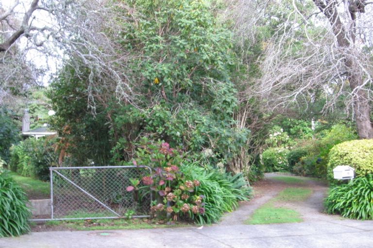 Photo of property in 15 Kauri Road, Waikanae, 5036