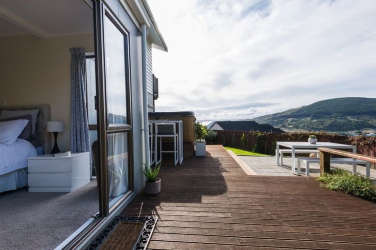 Photo of property in 33 Saint Aidans Way, Tawa, Wellington, 5028