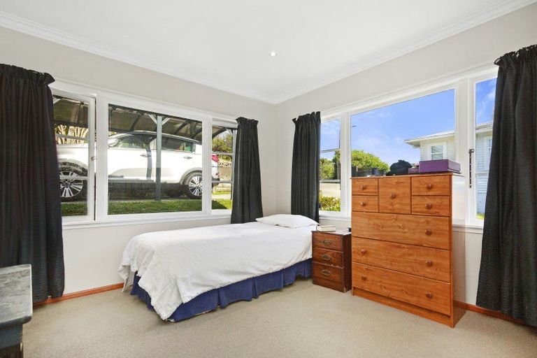 Photo of property in 247 Middleton Road, Glenside, Wellington, 6037