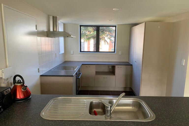 Photo of property in 16 Secoia Crescent, Mangere, Auckland, 2022