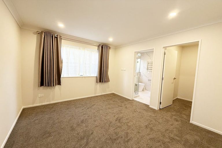 Photo of property in 7a Marco Place, Highland Park, Auckland, 2010