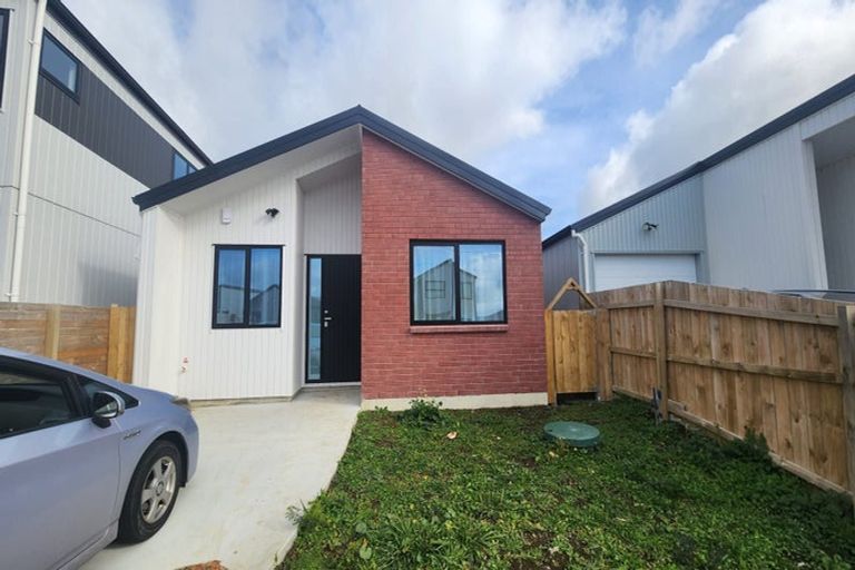 Photo of property in 9 Puwha Street, Massey, 0614