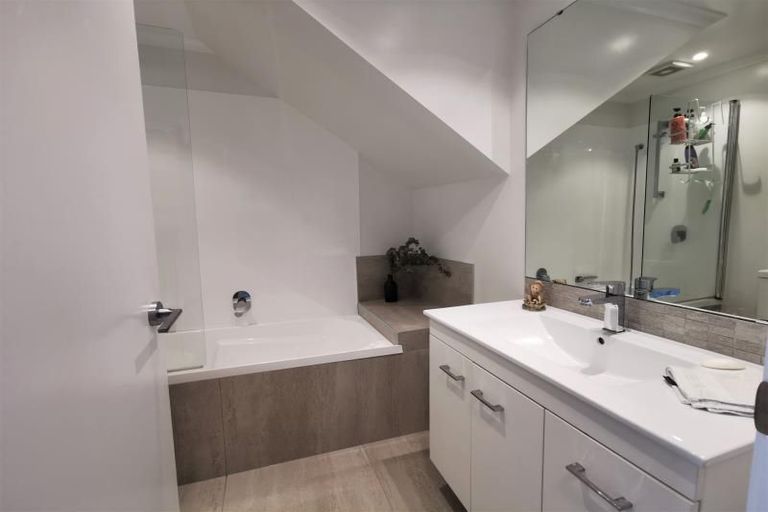 Photo of property in 176 Hobsonville Point Road, Hobsonville, Auckland, 0616