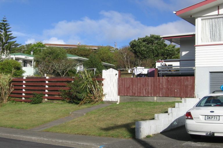 Photo of property in 1 Terrance Grove, Paparangi, Wellington, 6037