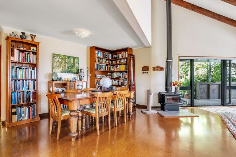Photo of property in 117 Seaview Road, Piha, New Lynn, 0772