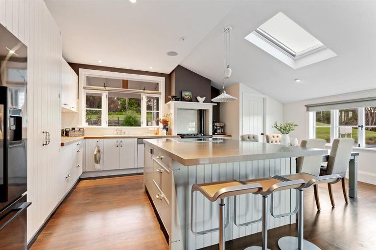 Photo of property in 203 Cape Rodney Road, Leigh, 0985