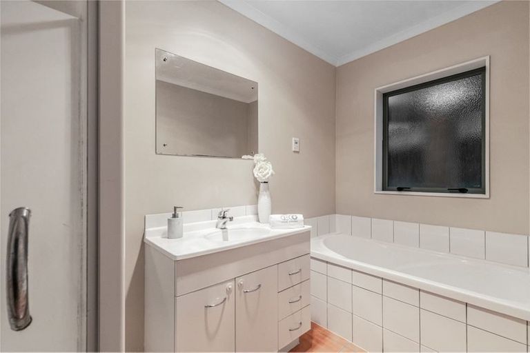 Photo of property in 84a Glengarry Road, Glen Eden, Auckland, 0602