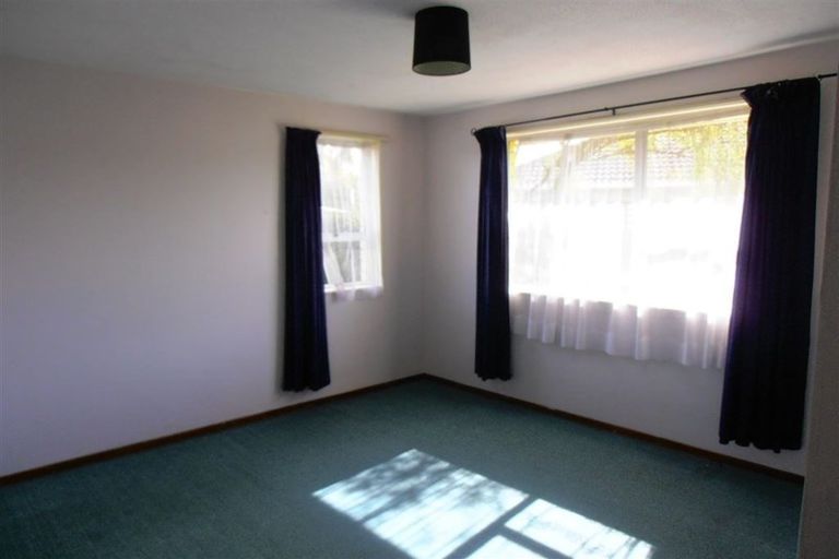 Photo of property in 18 Oakley Crescent, Hornby, Christchurch, 8042