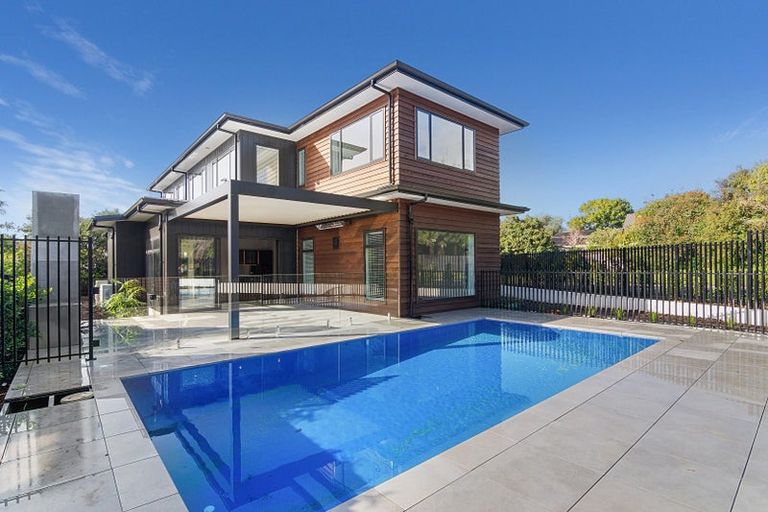 Photo of property in 5 Waipuia Place, Greenhithe, Auckland, 0632