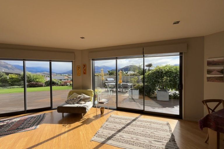 Photo of property in 4 Bovett Place, Wanaka, 9305