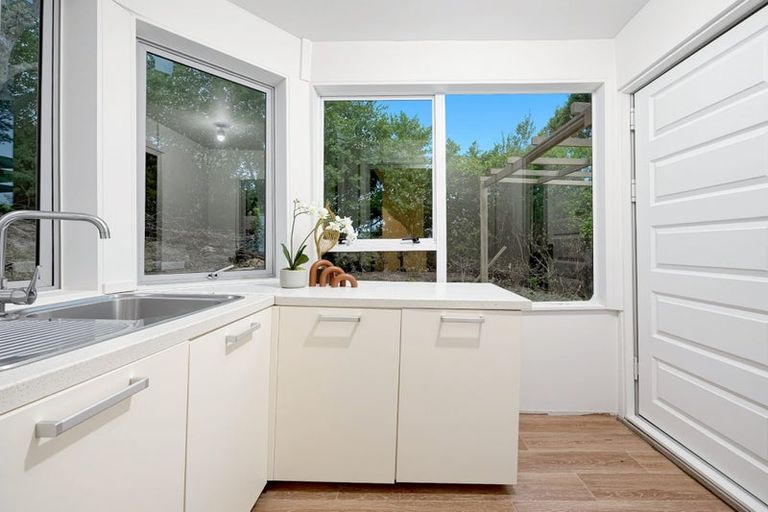 Photo of property in 281 Sturges Road, Henderson Valley, Auckland, 0612