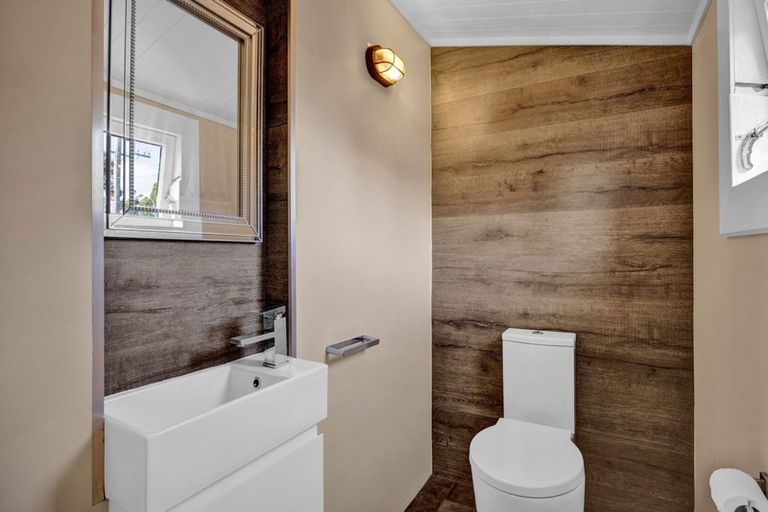 Photo of property in 120 Manawapou Road, Hawera, 4610