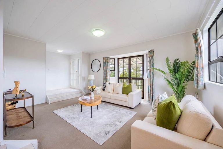 Photo of property in 13 Santiago Crescent, Unsworth Heights, Auckland, 0632