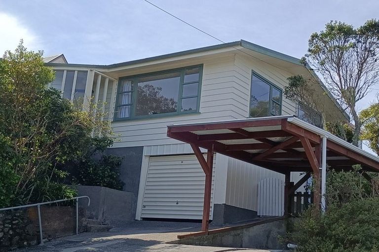 Photo of property in 29 Miles Crescent, Newlands, Wellington, 6037