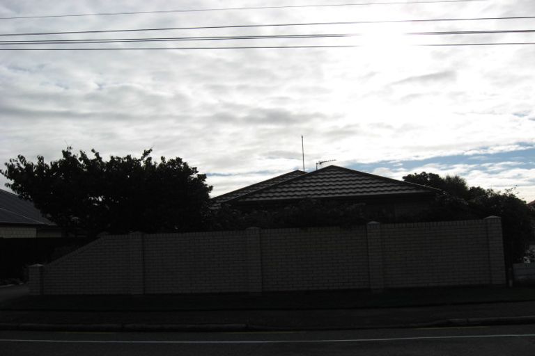 Photo of property in 22 Sawyers Arms Road, Northcote, Christchurch, 8052