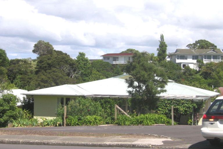 Photo of property in 68 Lake Road, Northcote, Auckland, 0627