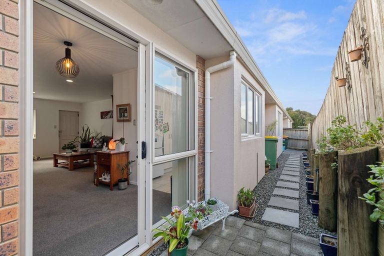 Photo of property in 10/43 Fruitvale Road, New Lynn, Auckland, 0600