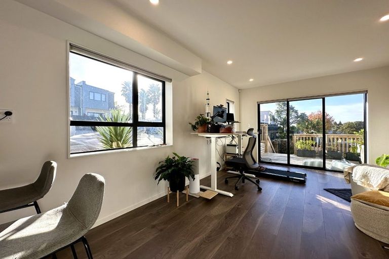 Photo of property in 3 Morihana Close, Glen Eden, 0602