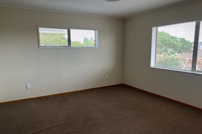 Photo of property in 19 Petrel Place, Massey, Auckland, 0614