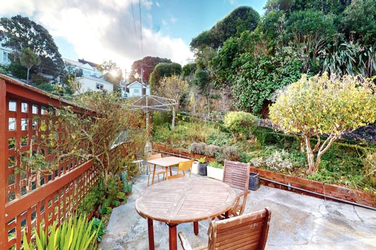 Photo of property in 29 Rawhiti Terrace, Kelburn, Wellington, 6012