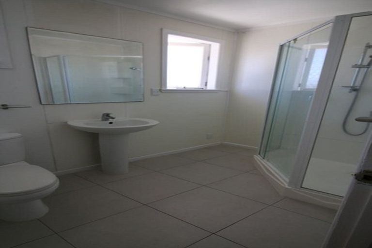 Photo of property in 20a Roberts Road, Te Atatu South, Auckland, 0610