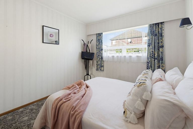 Photo of property in 15-16 Amberley Grove, Hutt Central, Lower Hutt, 5010