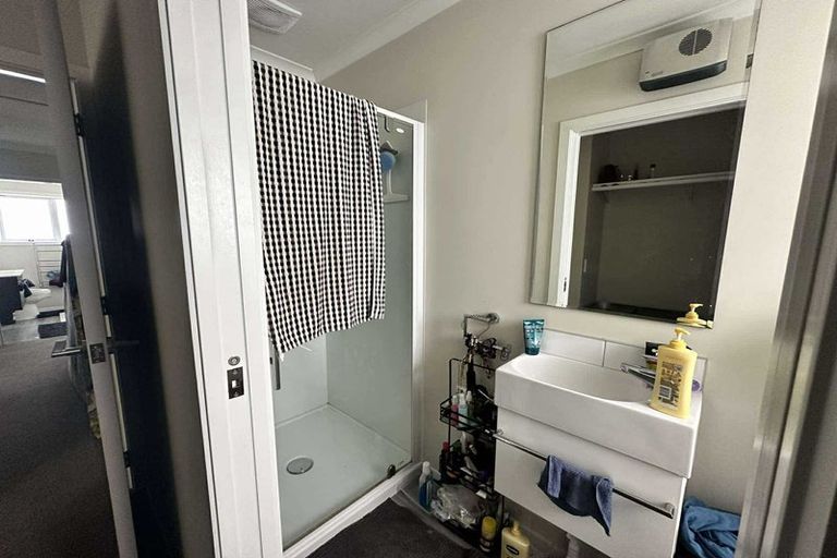 Photo of property in 20u8 Glanmire Road, Newlands, Wellington, 6037