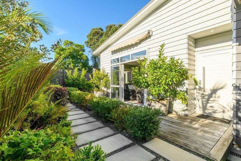 Photo of property in 35 Waione Avenue, Athenree, Waihi Beach, 3177